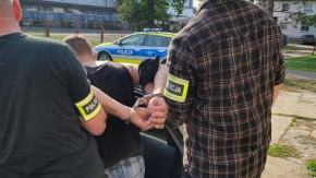 Dwa listy gończe to było za mało. 36-latek wsiadł jeszcze za kierownicę