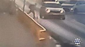 Nastolatek na hulajnodze wjechał w bok samochodu. Zdarzenie nagrała kamera WIDEO