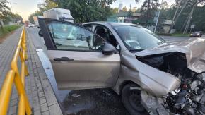 Autobus szkolny zderzył się z osobówką w Strzelcach Opolskich