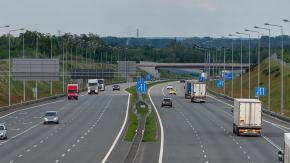 Niemcy nie mają limitu, a jeżdżą wolniej. Dane z polskich autostrad zaskakują