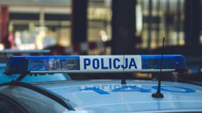 Kopał i uderzał w radiowóz. 30-latek tłumaczył, że "nie lubi Policji"