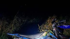 Policja szuka motocyklisty. Istnieje obawa, że został ranny