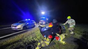 Dachowanie samochodu na DK11 w powiecie kluczborskim