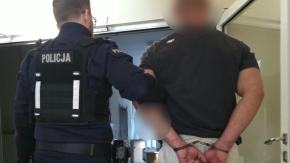 Nie było obiadu, więc bił matkę drewnianym kijem. Syn znęcał się nad 53-letnią matką