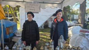 Harcerska barka czeka na powrót do Opola. Pomóc można, kupując znicze i stroiki