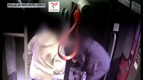 Pasażer pobił kierownika pociągu z Kędzierzyna-Koźla. Kolejarz stracił dwa zęby WIDEO