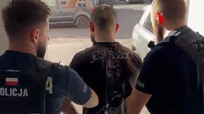 Uciekał przed policjantami, przewożąc w samochodzie narkotyki, kobietę i 14-miesięczne dziecko