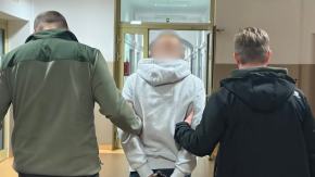 Awantura w Opolu. 38-latek wyrzucił przez okno doniczkę z konopiami i zaatakował policjanta
