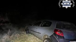 Pościg zakończony w polu. Trzy osoby zatrzymane po nocnej interwencji WIDEO
