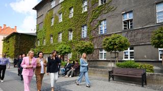 Wizyta minister edukacji w Opolu. Spotkania z nauczycielami i maturzystami