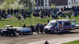 Groźny wypadek na żużlu w Opolu. Motocykl wpadł na trybuny