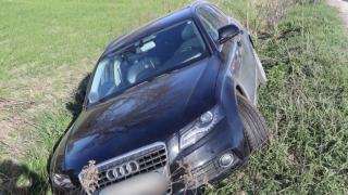 Nastolatek ukradł auto i zakończył jazdę w rowie. Uciekł z miejsca