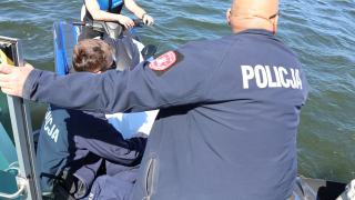Pierwsza interwencja na wodzie. Policjanci pomogli na Jeziorze Dużym