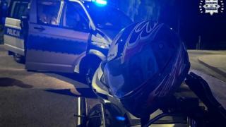17-latek zatrzymany nocą. Jechał skuterem po alkoholu, miał przy sobie narkotyki