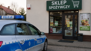 Klienci zwrócili uwagę na zachowanie sprzedawcy. Miał blisko 2 promile