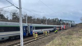 Kilkuset pasażerów objętych ewakuacją po zdarzeniu na linii kolejowej
