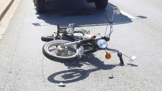 Zderzenie samochodu z motocyklem na ulicy Oświęcimskiej. Jedna osoba trafiła do szpitala