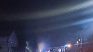 Pożar pustostanu w Pokrzywnicy. Strażacy obronili sąsiedni budynek