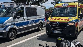 Nie ustąpił pierwszeństwa motorowerzyście. Policjanci ruszyli z pomocą
