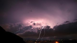 Silne burze mogą przejść nad regionem. Ostrzeżenie drugiego stopnia