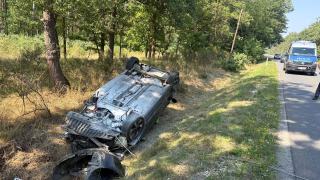 Poważne dachowanie w Dobrzeniu Wielkim. Trzy osoby poszkodowane