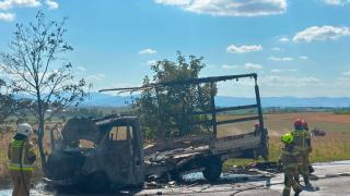 Ogień strawił busa z meblami na DK41. Trasa Nysa-Prudnik znów przejezdna