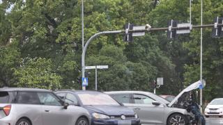 Wypadek na skrzyżowaniu Ozimskiej i Plebiscytowej. Trzy osoby w szpitalu