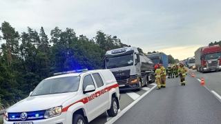 Kolizja dwóch ciężarówek na A4. Zablokowany prawy pas w kierunku Wrocławia