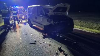 Zderzenie dwóch samochodów na DW463. Jedna osoba trafiła do szpitala
