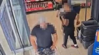 Kradli elektronikę, ubrania i chemię gospodarczą łącznie za 17 tysięcy WIDEO