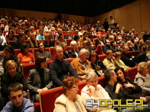 Komplet na koncercie w filharmonii