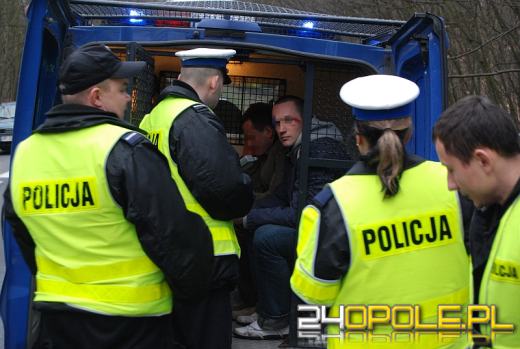 Po wypadku schowali się w lesie