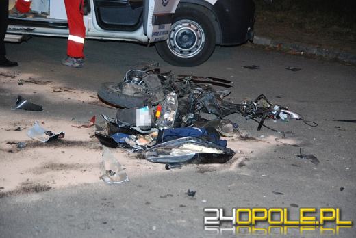 Wjechał skuterem pod traktor