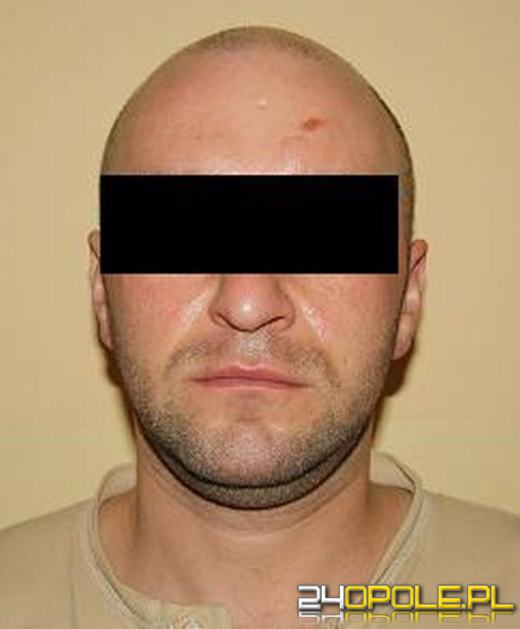 Dusił śpiącego mężczyznę ręcznikiem