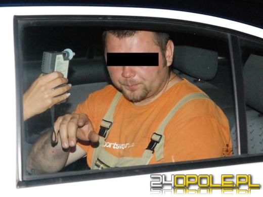 Staranował płot traktorem