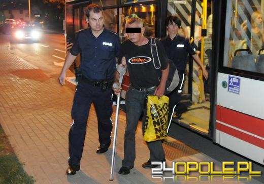 Bezdomny podpalił śmietnik na ul. Koszyka