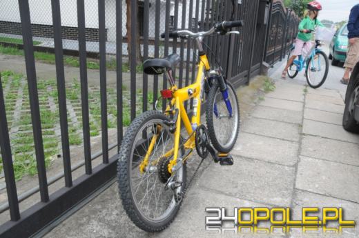 Uderzył rowerzystę otwierając drzwi od auta