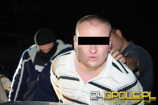 Napadł na stację benzynową i sklep