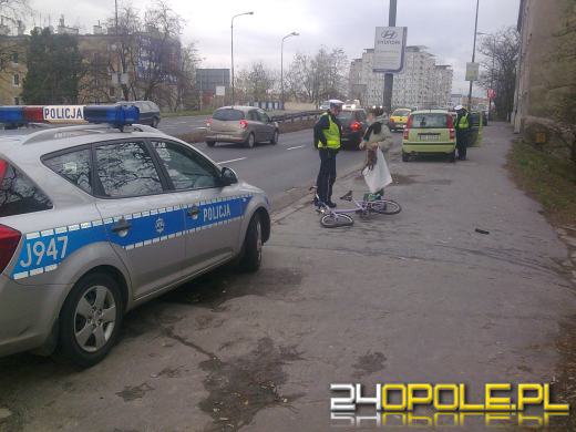 Kierowca toyoty potrącił rowerzystkę i uciekł