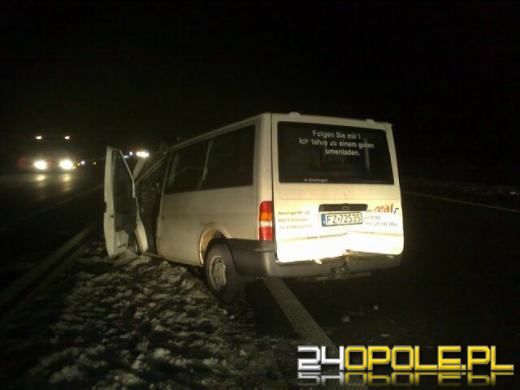 Kierowca busa wpadł w poślizg na autostradzie