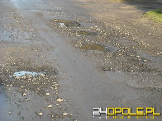 Slalomem po Opolu. Dziura goni dziurę.