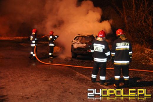 Samochód spłonął na Zaodrzu