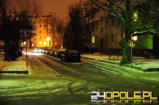 Nietypowe znaki na uliczce w centrum miasta