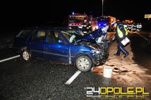 Cztery osoby ranne w czołowym zderzeniu