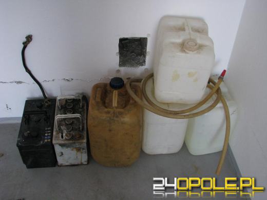 Dwaj młodzi mężczyźni kradli wyposażenie samochodów