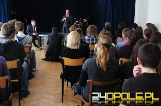 Grzegorz Schetyna odwiedził w Opolu swoje liceum 