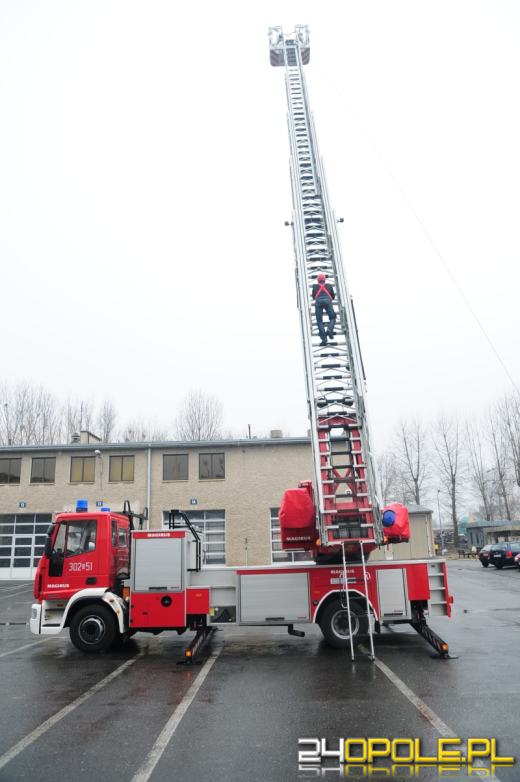80 mężczyzn chce zostać strażakiem