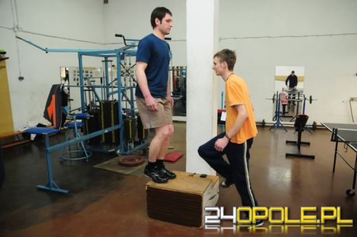 80 mężczyzn chce zostać strażakiem