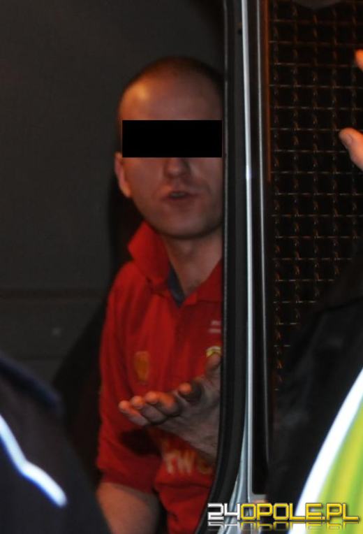 Po pijaku wjechał na rondo