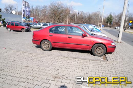 Mniej miejsc parkingowych przy uniwersytecie